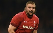 Francis starts as Welsh chase Grand Slam