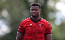Tshiunza gets Wales call-up