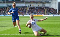 MacDonald helps Red Roses see off Italy